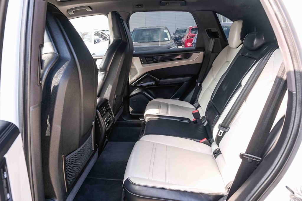 Thumbnail: 2024 Porsche Cayenne - 10
