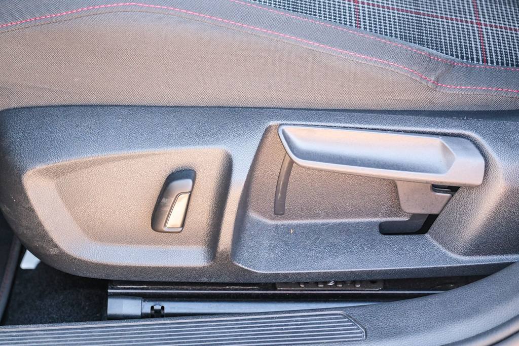 Thumbnail: 2024 Volkswagen Golf - 25
