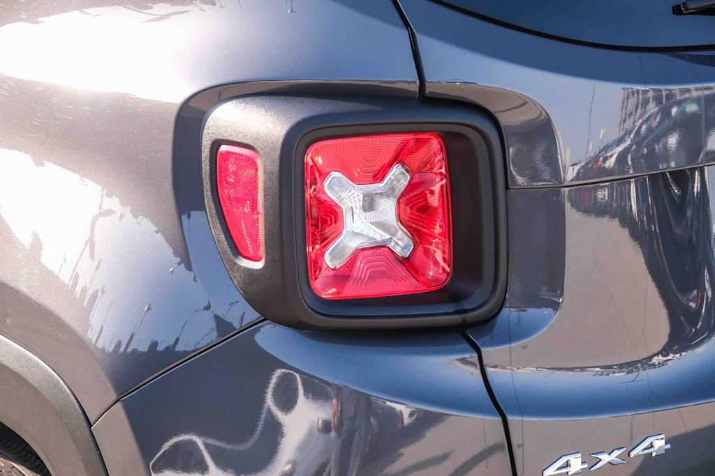 Thumbnail: 2023 Jeep Renegade - 19