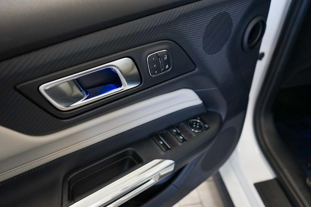 2024 Ford Mustang  27