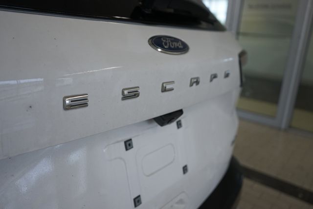 Thumbnail: 2021 Ford Escape - 6