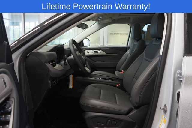 Thumbnail: 2025 Ford Explorer - 9