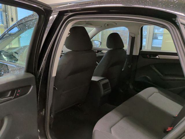 Thumbnail: 2012 Volkswagen Passat - 12