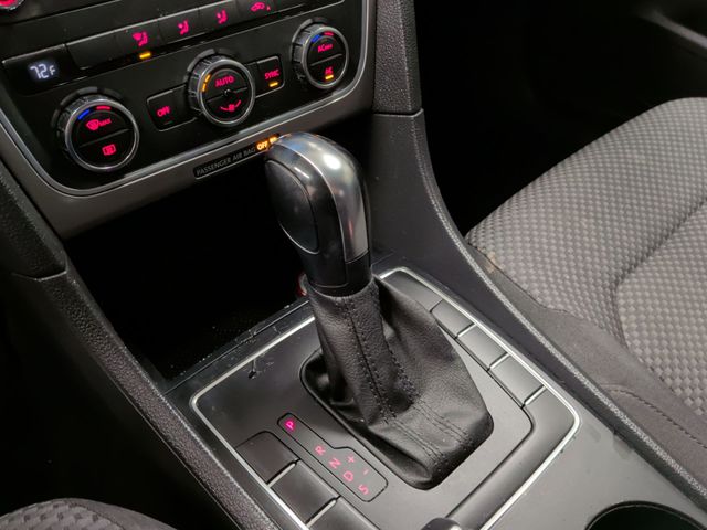 Thumbnail: 2012 Volkswagen Passat - 28