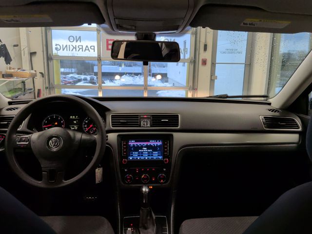 Thumbnail: 2012 Volkswagen Passat - 9