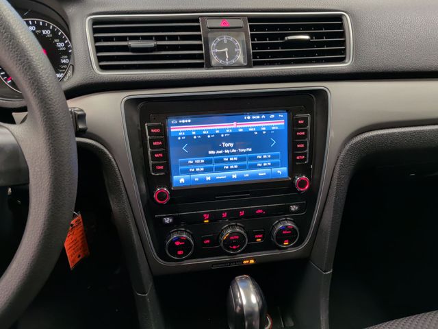 Thumbnail: 2012 Volkswagen Passat - 13