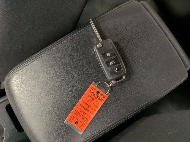 Thumbnail: 2012 Volkswagen Passat - 16