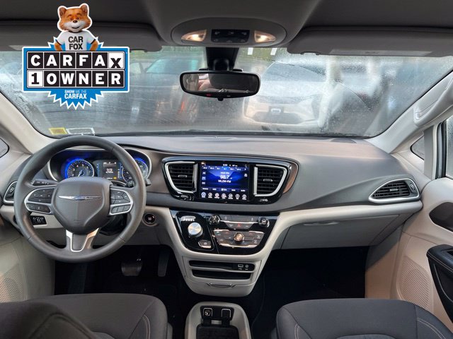 Thumbnail: 2017 Chrysler Pacifica - 10