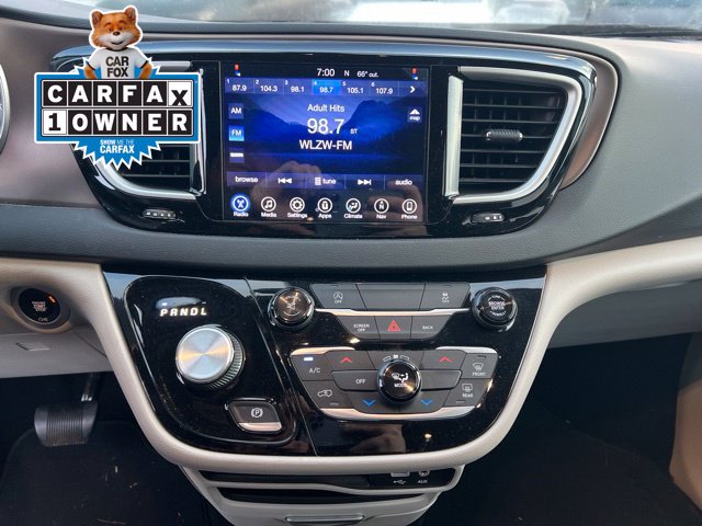 Thumbnail: 2017 Chrysler Pacifica - 14