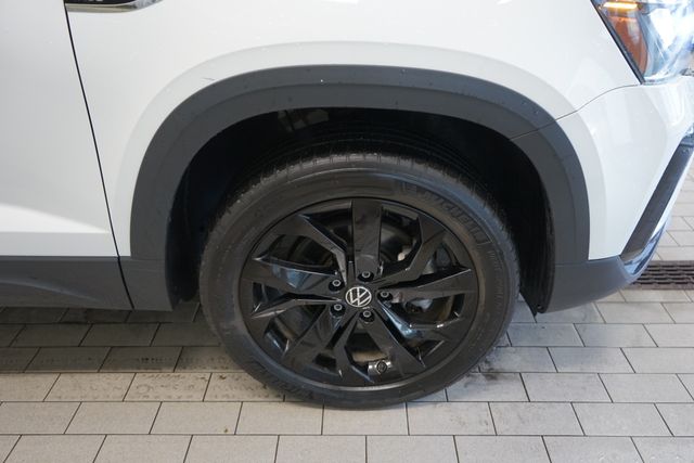 Thumbnail: 2022 Volkswagen Taos - 8