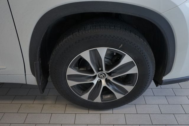 Thumbnail: 2021 Toyota Highlander - 8