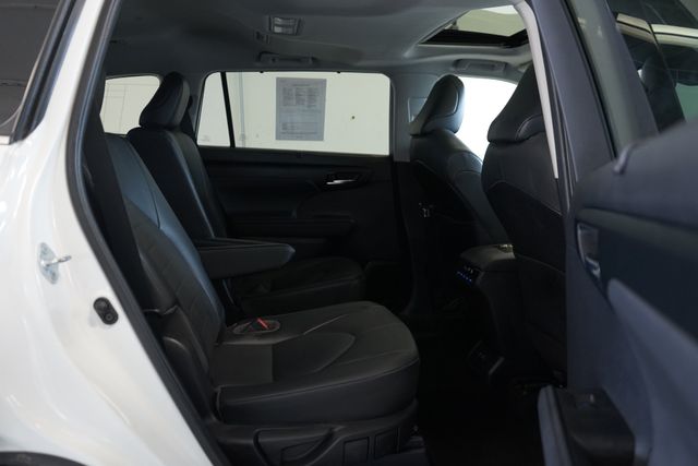 Thumbnail: 2021 Toyota Highlander - 33