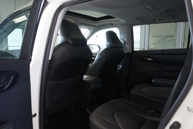 Thumbnail: 2021 Toyota Highlander - 12