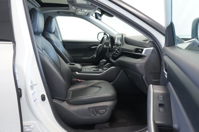 Thumbnail: 2021 Toyota Highlander - 11