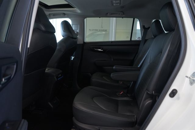 Thumbnail: 2021 Toyota Highlander - 31