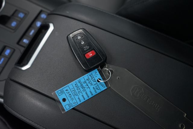 Thumbnail: 2021 Toyota Highlander - 16