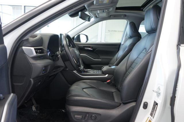 Thumbnail: 2021 Toyota Highlander - 10