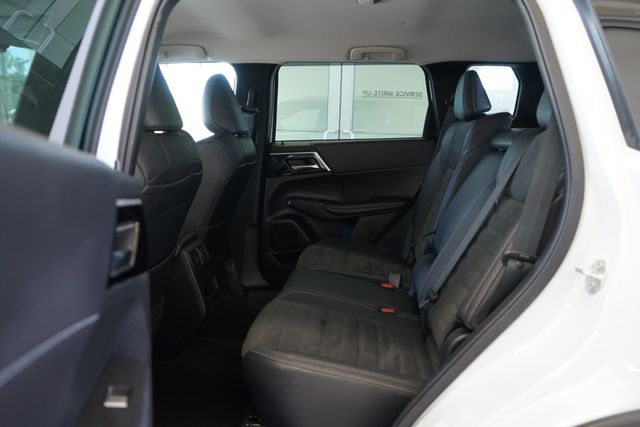 Thumbnail: 2022 Mitsubishi Outlander - 30