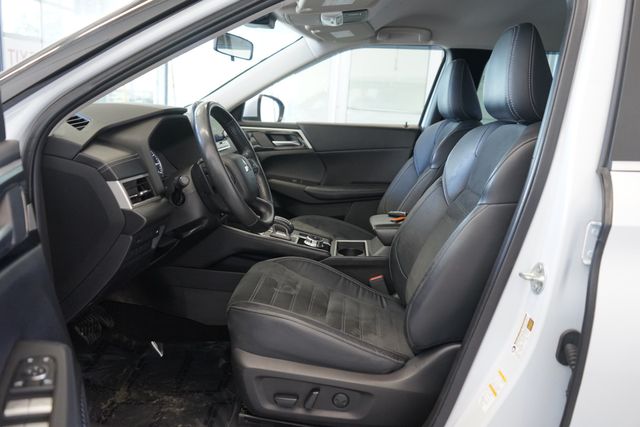 Thumbnail: 2022 Mitsubishi Outlander - 10