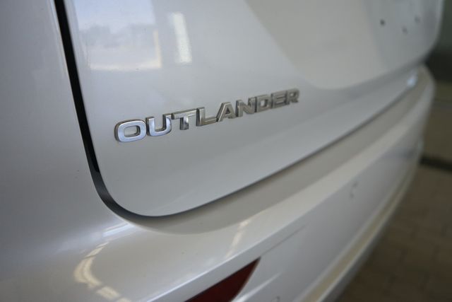 Thumbnail: 2022 Mitsubishi Outlander - 7