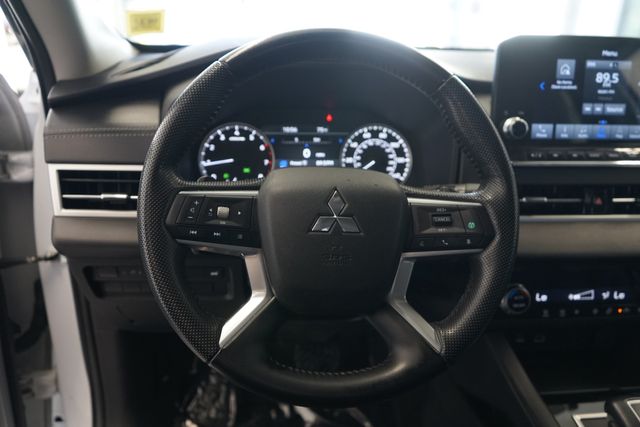 Thumbnail: 2022 Mitsubishi Outlander - 2
