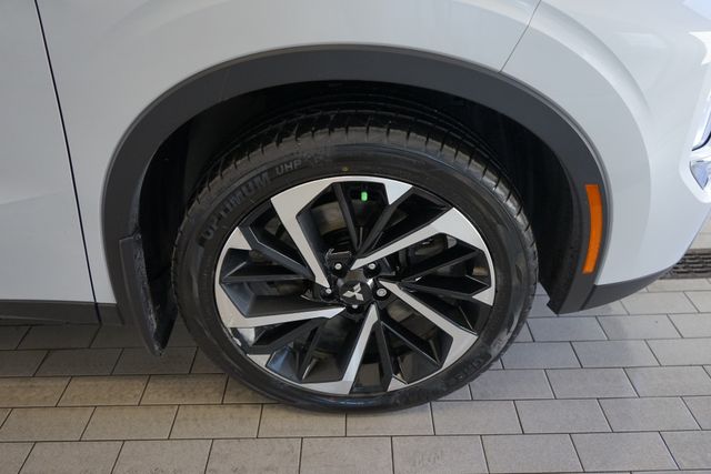 Thumbnail: 2022 Mitsubishi Outlander - 8