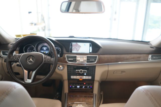 Thumbnail: 2014 Mercedes-Benz E-Class - 9