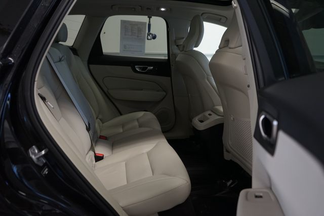 Thumbnail: 2022 Volvo XC60 - 31