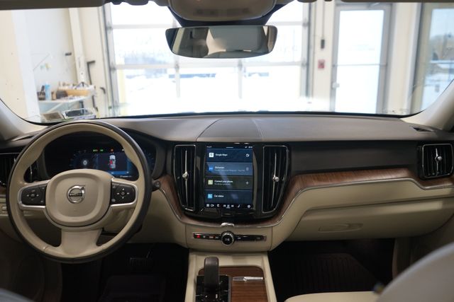 Thumbnail: 2022 Volvo XC60 - 9