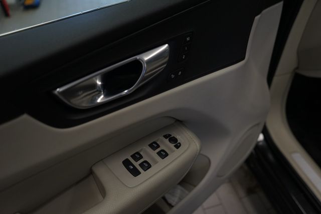 Thumbnail: 2022 Volvo XC60 - 28