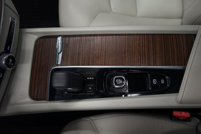 Thumbnail: 2022 Volvo XC60 - 29