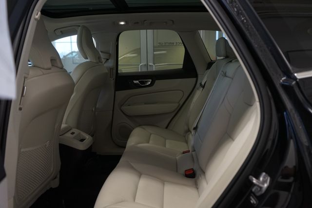 Thumbnail: 2022 Volvo XC60 - 30