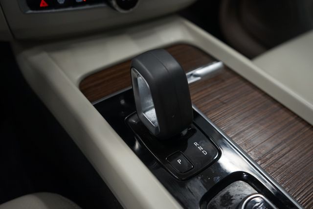 Thumbnail: 2022 Volvo XC60 - 14