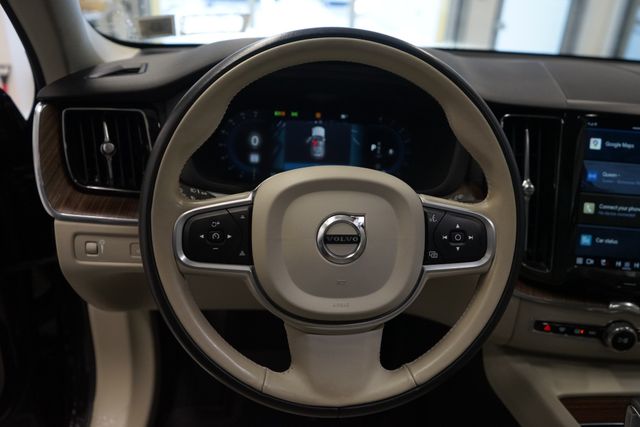 Thumbnail: 2022 Volvo XC60 - 2