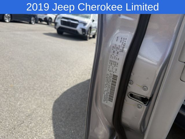 Thumbnail: 2019 Jeep Cherokee - 24