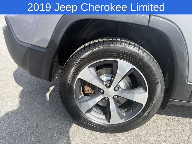 Thumbnail: 2019 Jeep Cherokee - 7