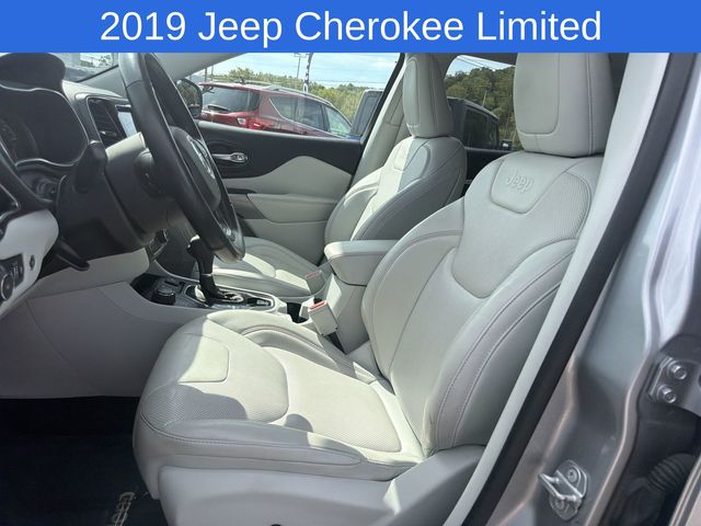 Thumbnail: 2019 Jeep Cherokee - 10