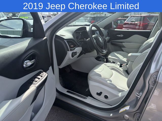 Thumbnail: 2019 Jeep Cherokee - 19