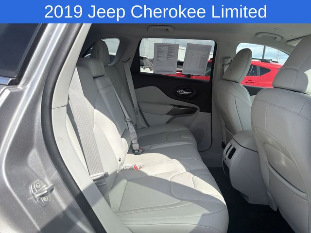 Thumbnail: 2019 Jeep Cherokee - 23