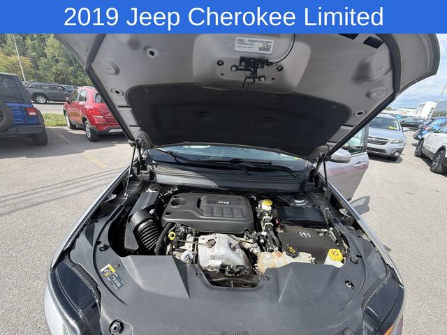 Thumbnail: 2019 Jeep Cherokee - 8