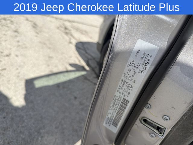 Thumbnail: 2019 Jeep Cherokee - 8
