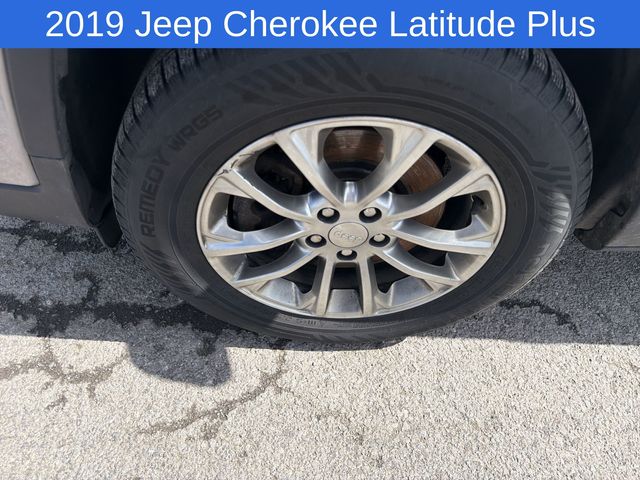 Thumbnail: 2019 Jeep Cherokee - 14