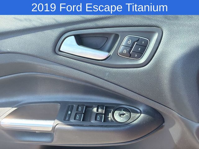 Thumbnail: 2019 Ford Escape - 16