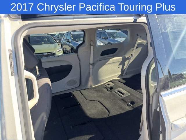 Thumbnail: 2017 Chrysler Pacifica - 6