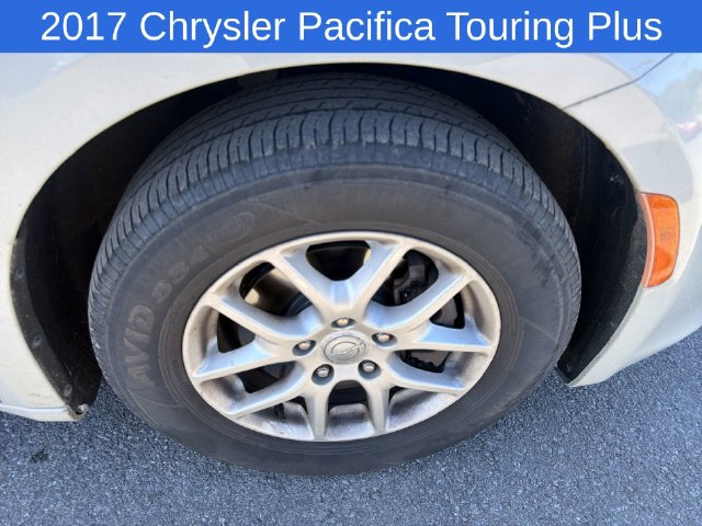 Thumbnail: 2017 Chrysler Pacifica - 9