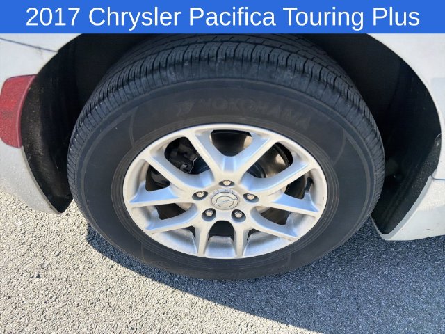 Thumbnail: 2017 Chrysler Pacifica - 5