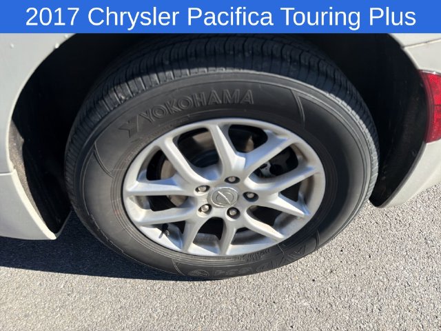 Thumbnail: 2017 Chrysler Pacifica - 8