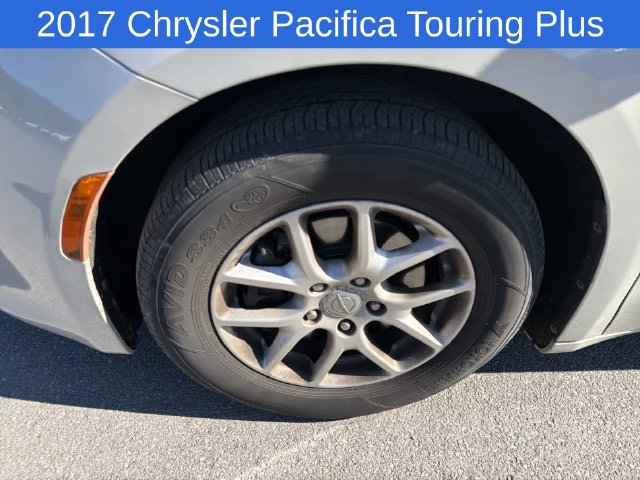 Thumbnail: 2017 Chrysler Pacifica - 3