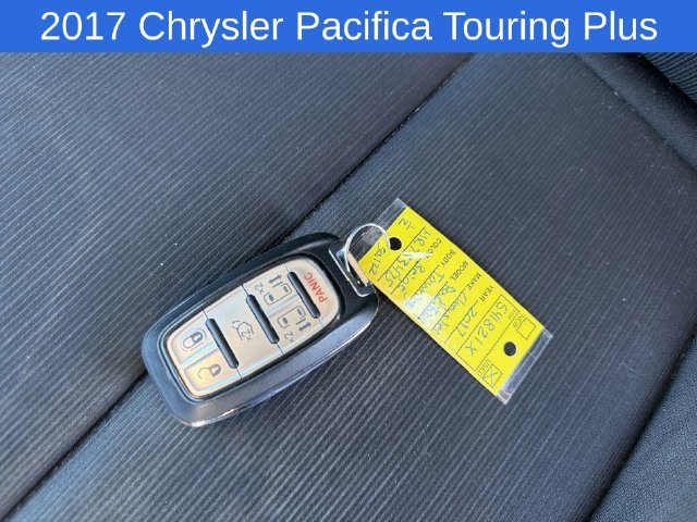 Thumbnail: 2017 Chrysler Pacifica - 4