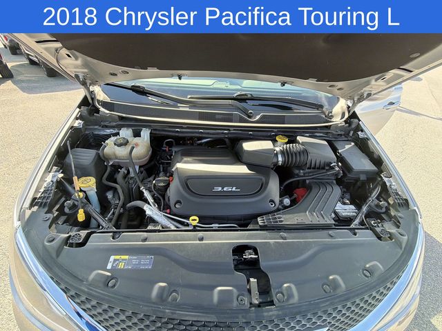 Thumbnail: 2018 Chrysler Pacifica - 8